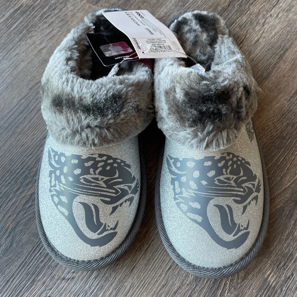 NWT NFL Jacksonville Jaguars Slippers - Picture 1 of 3